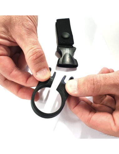 CLIP PARA BOTELLA O SACADERA SAVAGE GEAR BOTTLE...